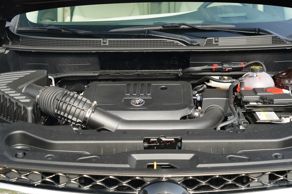 汽車發(fā)動機(jī)如何清理？